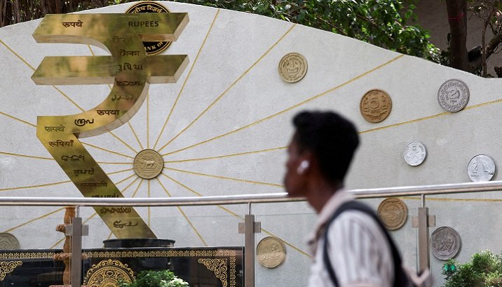 India scraps capital gains tax on foreign investors in government debt to support rupee India scraps capital gains tax on foreign investors in government debt to support rupee